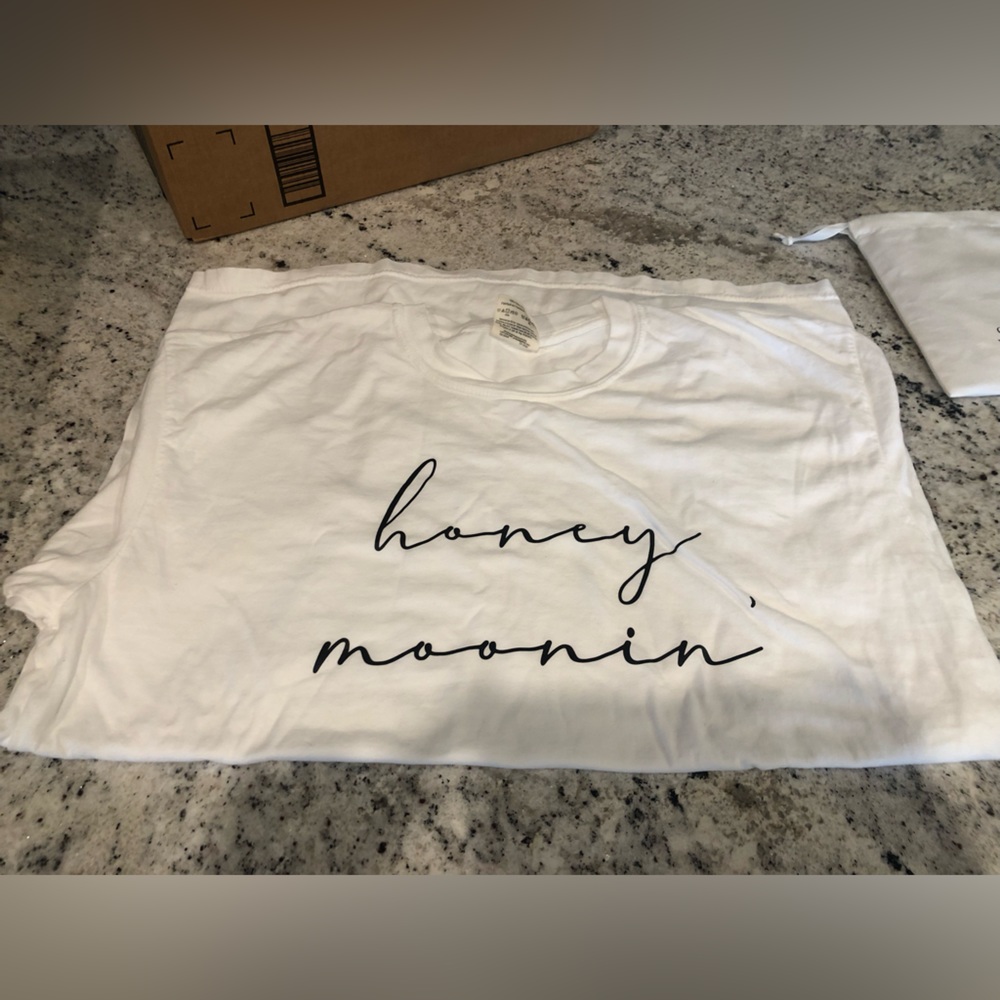 honeymoonin’ t-shirt honeymoon